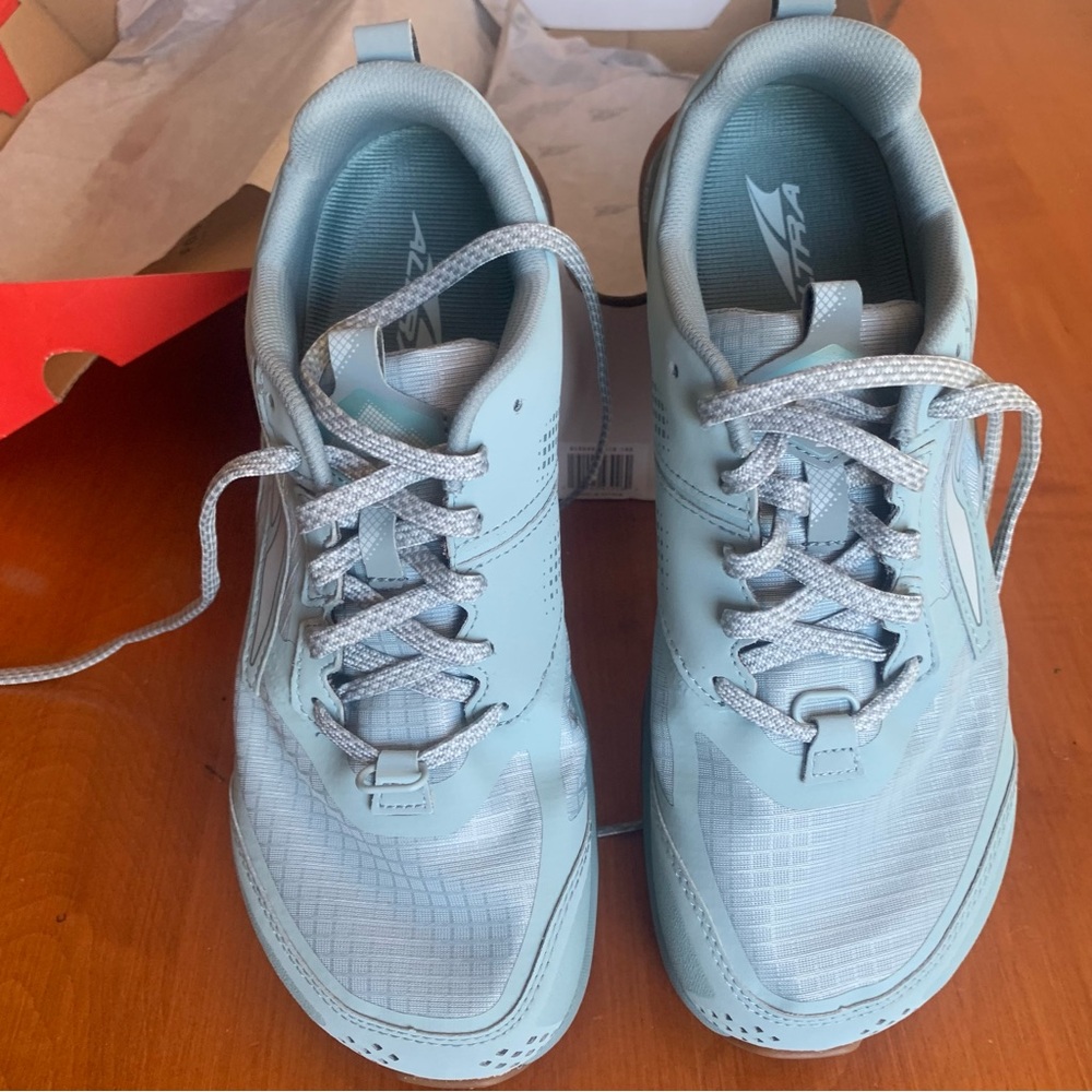 Altra Lone Peak 5 (women’s size 10) in ice flow blue. new in box!